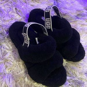 UGG Women’s Oh Yeah Black Slippers